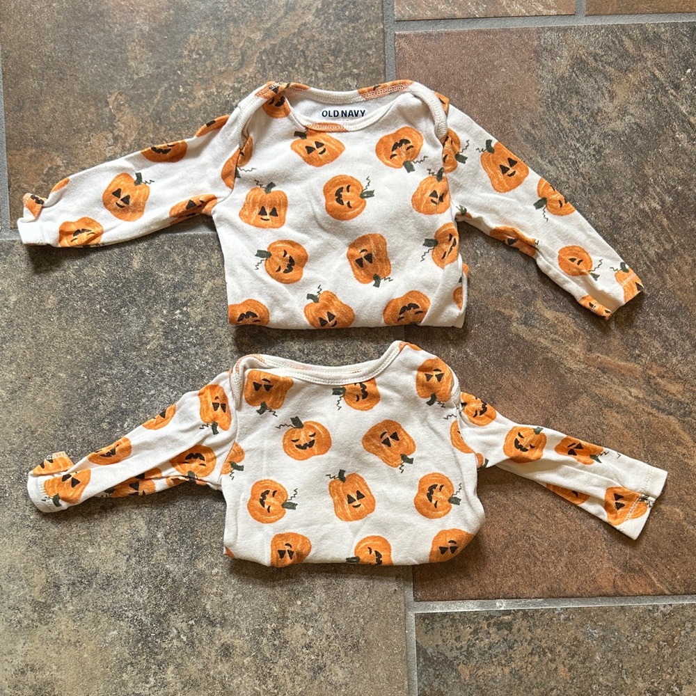 Old Navy Pumpkin Print Baby Onesie Twin Set - size 3-6 months